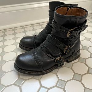 UGG COLLECTION ELISABETA BLACK LEATHER BOOTS. Size 7.5 BUT FITS LIKE AN 8!